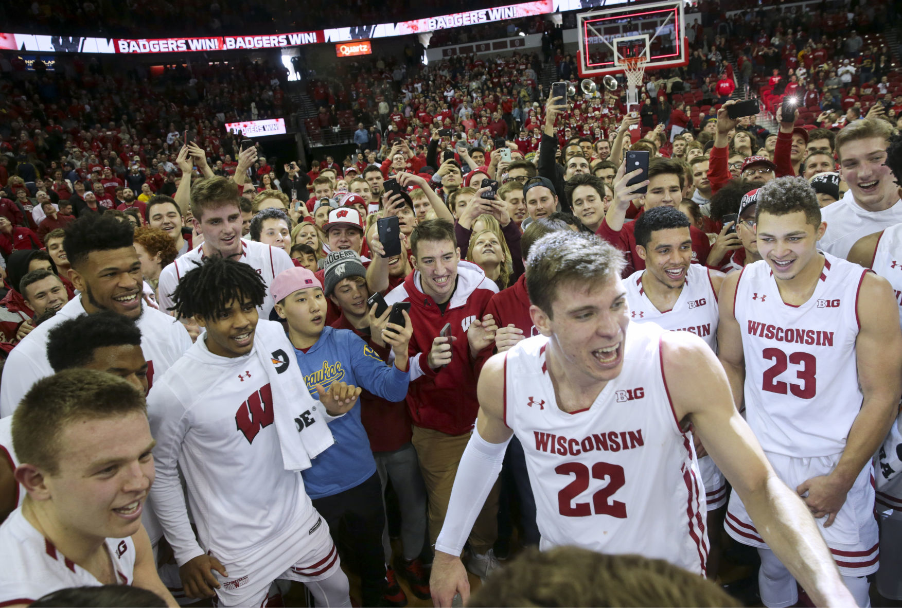 Badgers 64, No. 2 Wolverines 54